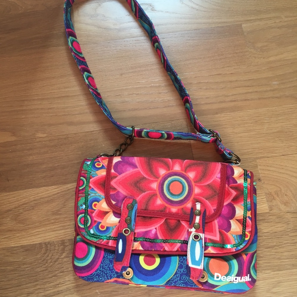 Desigual purse